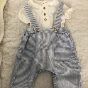 H & m baby boys 4-6 months overalls romper